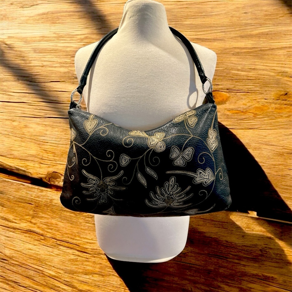 Berge Italy leather embroidered tote, with tan stitching on front Excellent